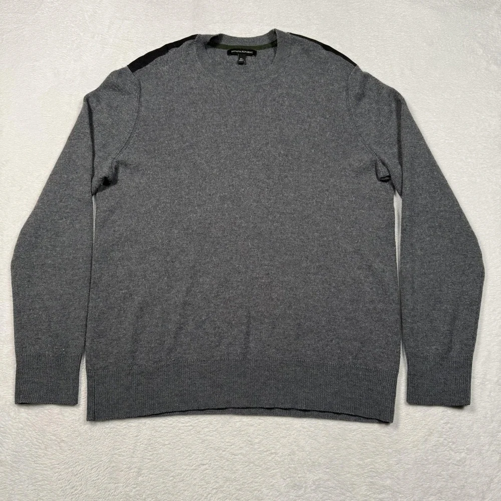 Banana Republic Sweater Mens XL Gray Merino‎ Wool Blend Crewneck Shoulder Patch